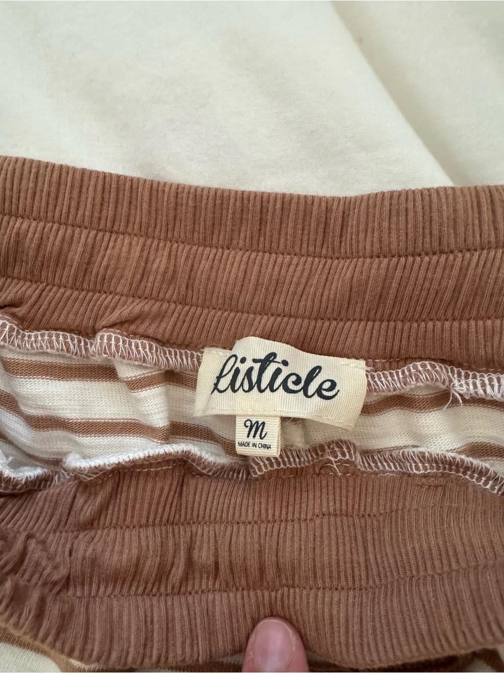 Cream and brown striped lounge set - Picture 5 of 5